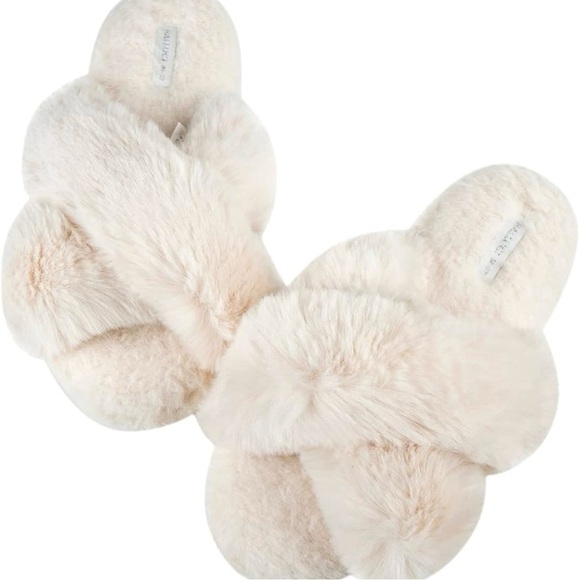Halluci Women's Cross Band Plush Fleece Indoor or Outdoor Slippers Size 36 NWOT - Picture 1 of 10